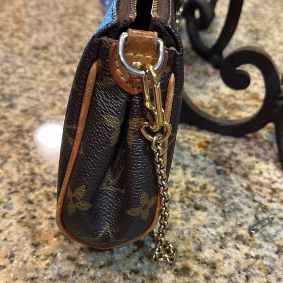 Louis Vuitton Eva Clutch. - Picture 6 of 13